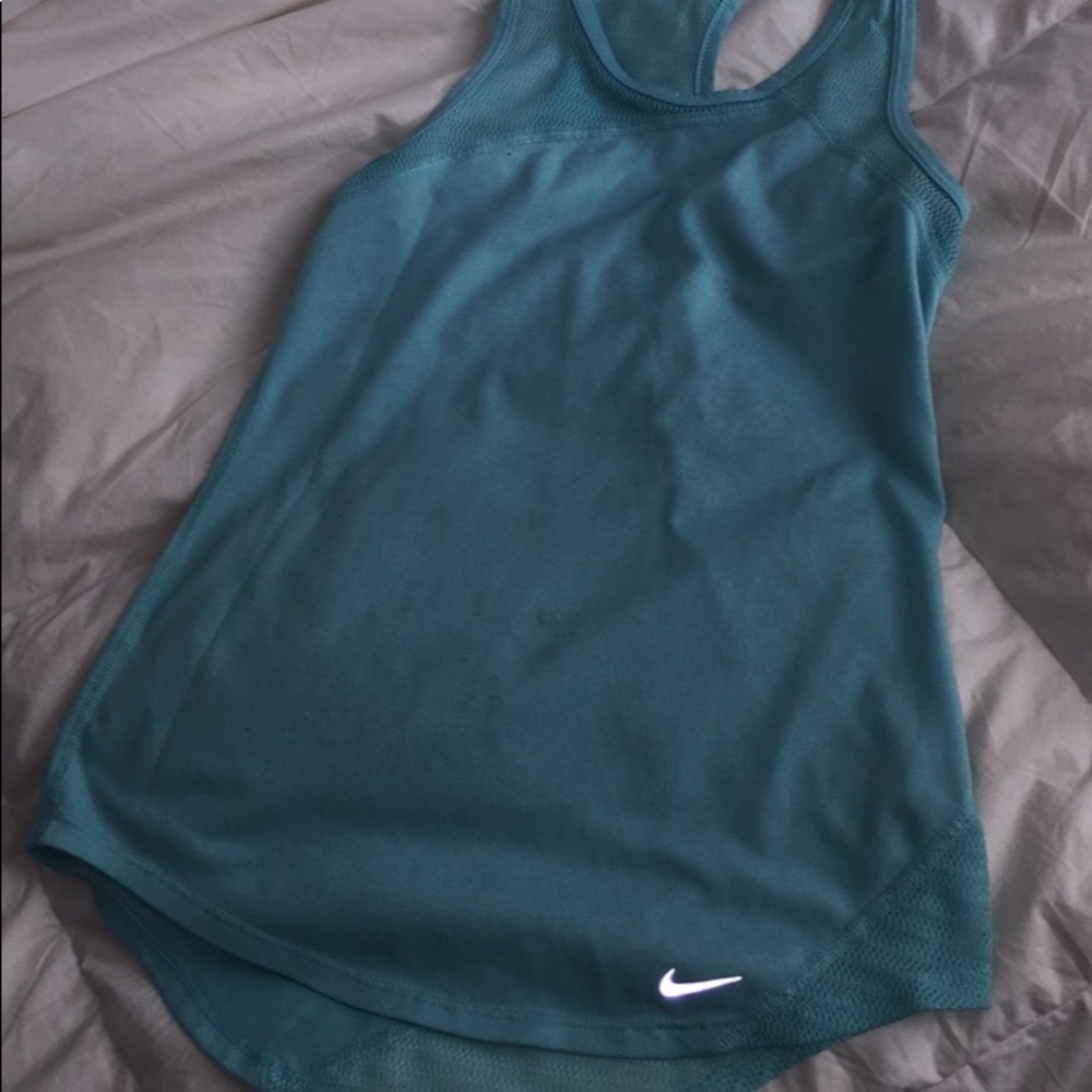 🎉price drop🎉NIKE DRI-FIT shirt🐬